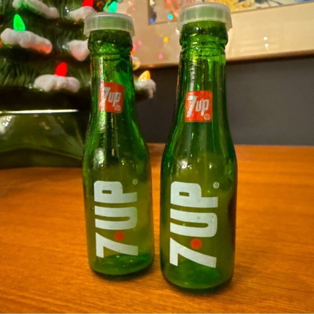 4” 7 UP Bottle Salt & Pepper Shakers Vintage Mcm Retro Collectibles